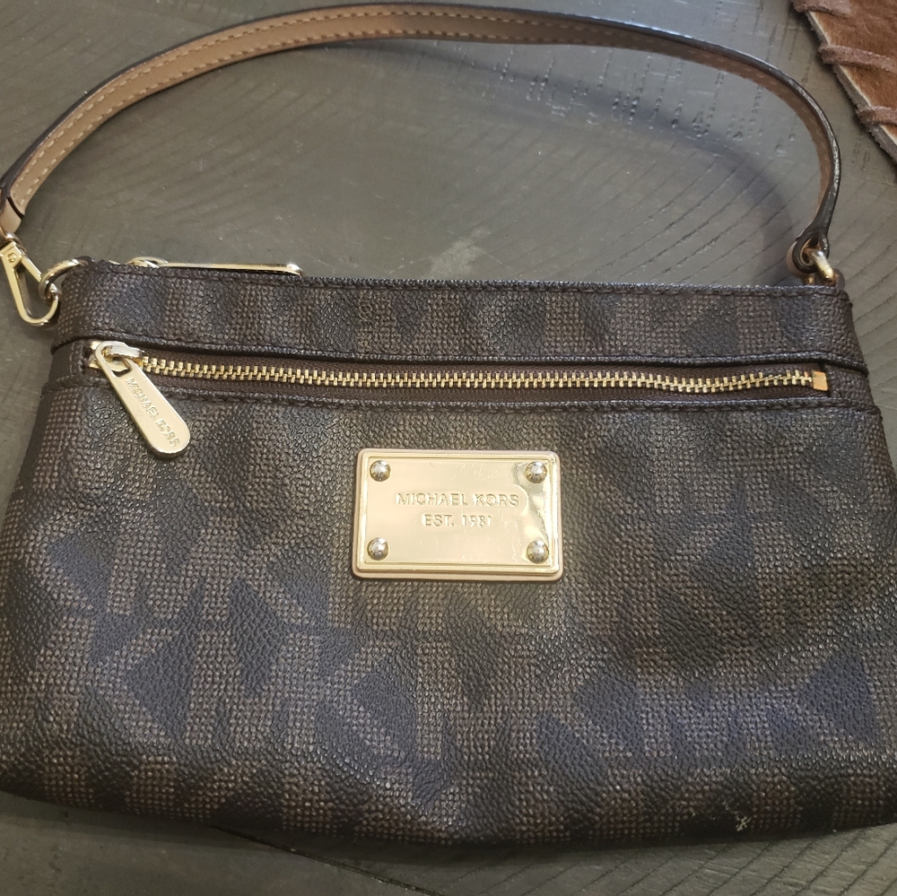 Authentic Signature Michael Kors Wristlet!